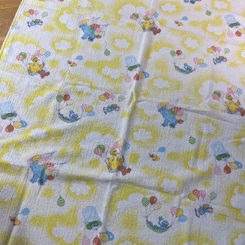 Vtg Sesame Street Receiving Blanket Big Bird Cookie Monster Balloons 34x27